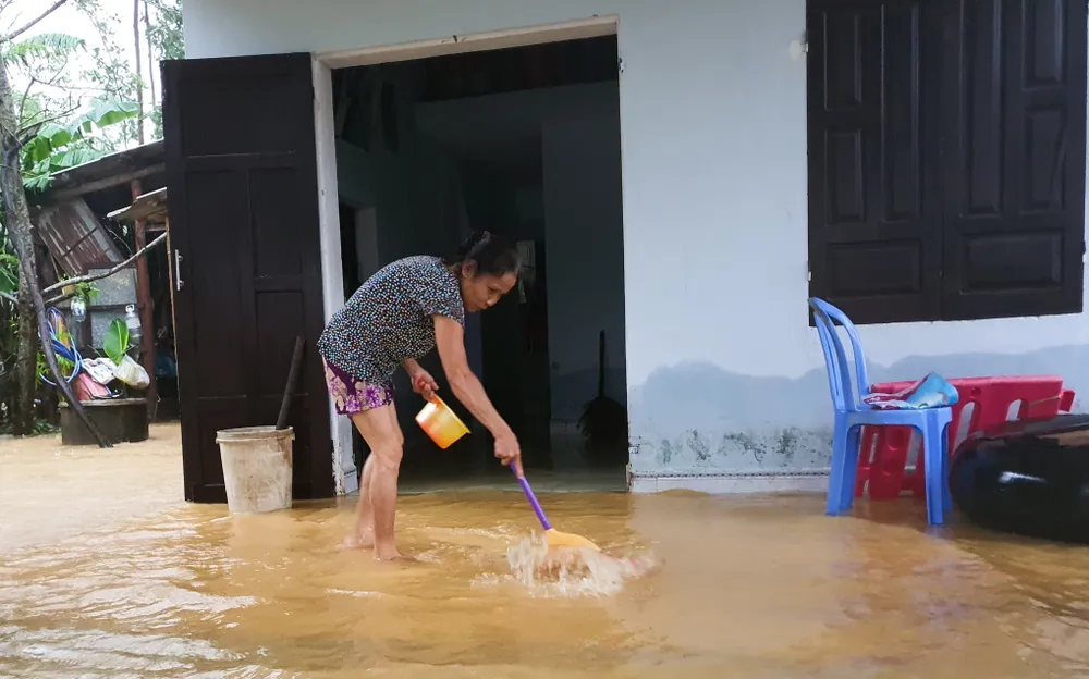 Sinh hoạt của người dân vùng lũ Đà Nẵng  ảnh 9