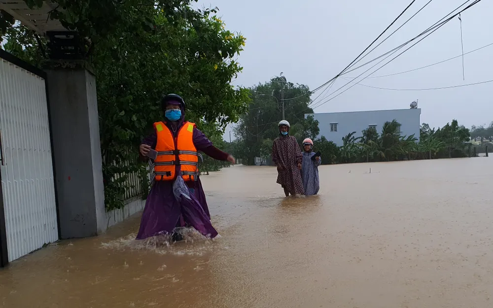 Sinh hoạt của người dân vùng lũ Đà Nẵng  ảnh 10