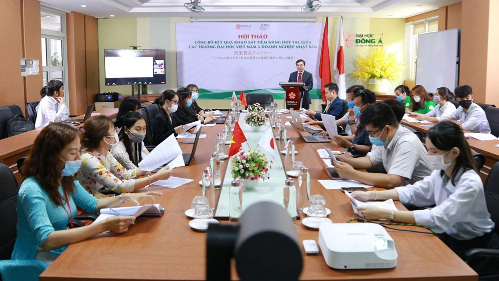 ThS. Lương Minh Sâm, Chủ tịch Hội đồng trường, Phó Hiệu trưởng Đại học Đông Á phát biểu tại hội thảo