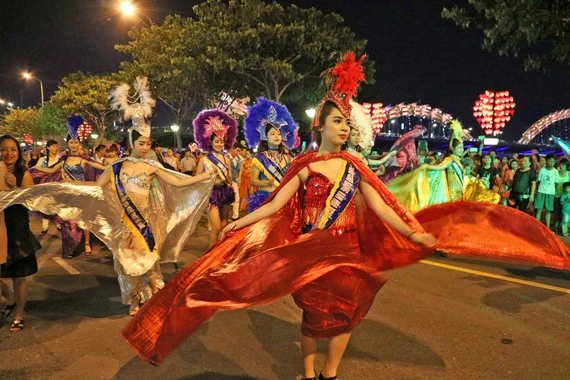 Chương trình Vũ hội đường phố khuấy động không gian sông Hàn trong những ngày nghỉ lễ