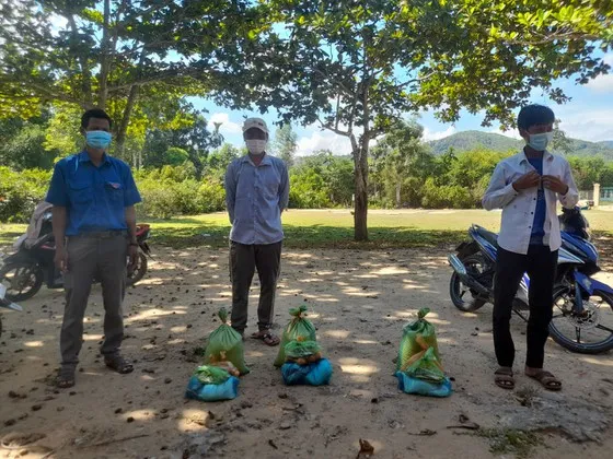 Nhiều địa phương ở miền Trung tạo điều kiện để người dân từ TPHCM được về nhà ảnh 1