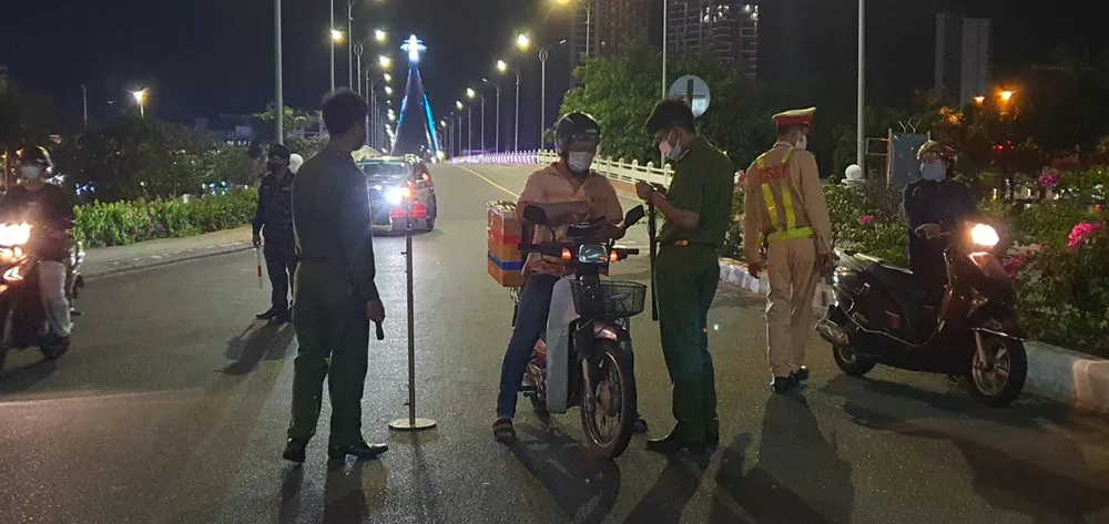 Đà Nẵng: Phong tỏa 4 phường thuộc quận Sơn Trà, người dân không ra đường sau 20 giờ ảnh 7 Đà Nẵng: Phong tỏa 4 phường thuộc quận Sơn Trà, người dân không ra đường sau 20 giờ ảnh 7