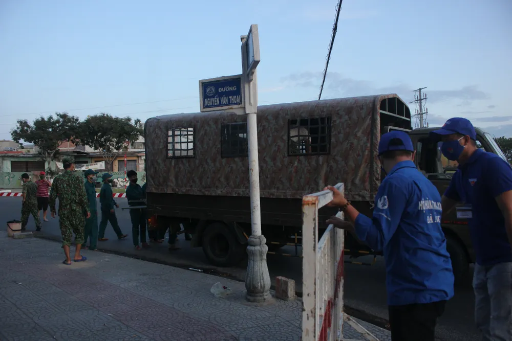 Đà Nẵng: Phong tỏa 4 phường thuộc quận Sơn Trà, người dân không ra đường sau 20 giờ ảnh 2 Đà Nẵng: Phong tỏa 4 phường thuộc quận Sơn Trà, người dân không ra đường sau 20 giờ ảnh 2