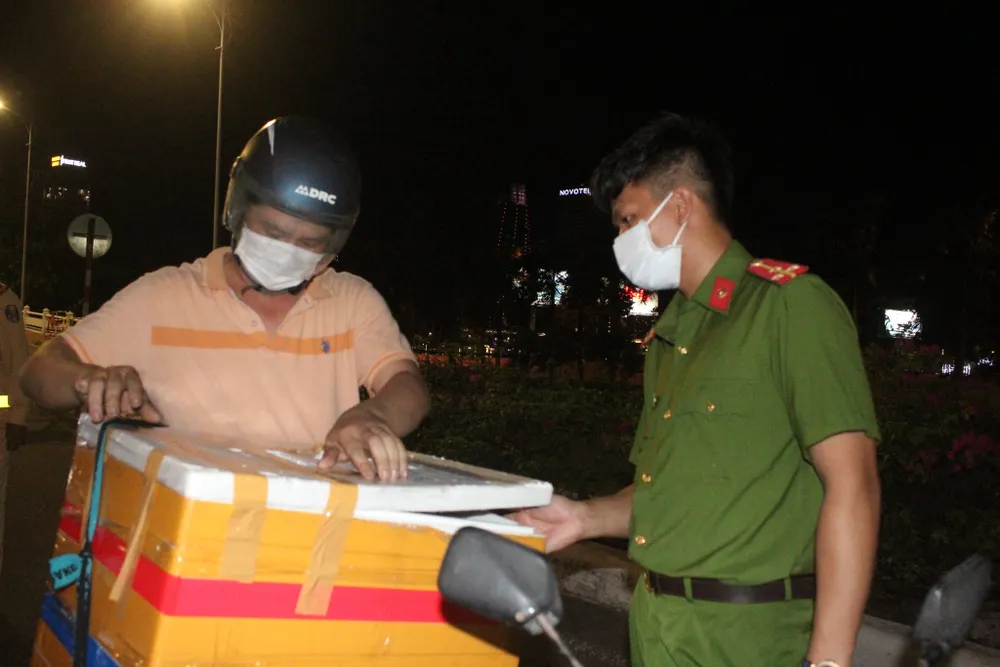 Đà Nẵng: Phong tỏa 4 phường thuộc quận Sơn Trà, người dân không ra đường sau 20 giờ ảnh 8 Đà Nẵng: Phong tỏa 4 phường thuộc quận Sơn Trà, người dân không ra đường sau 20 giờ ảnh 8