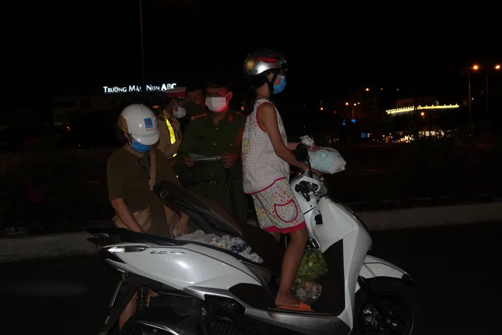 Đà Nẵng: Phong tỏa 4 phường thuộc quận Sơn Trà, người dân không ra đường sau 20 giờ ảnh 9 Đà Nẵng: Phong tỏa 4 phường thuộc quận Sơn Trà, người dân không ra đường sau 20 giờ ảnh 9