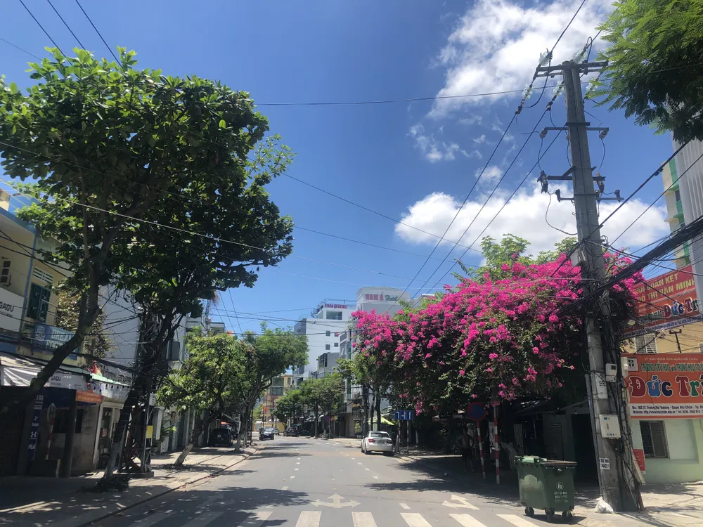 Đường phố Đà Nẵng trong ngày đầu thực hiện “ai ở đâu ở yên đó“ ảnh 7 Đường phố Đà Nẵng trong ngày đầu thực hiện “ai ở đâu ở yên đó“ ảnh 7