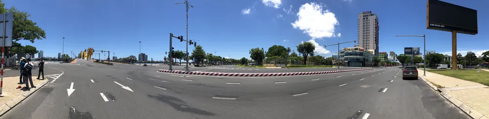 Đường phố Đà Nẵng trong ngày đầu thực hiện “ai ở đâu ở yên đó“ ảnh 5 Đường phố Đà Nẵng trong ngày đầu thực hiện “ai ở đâu ở yên đó“ ảnh 5