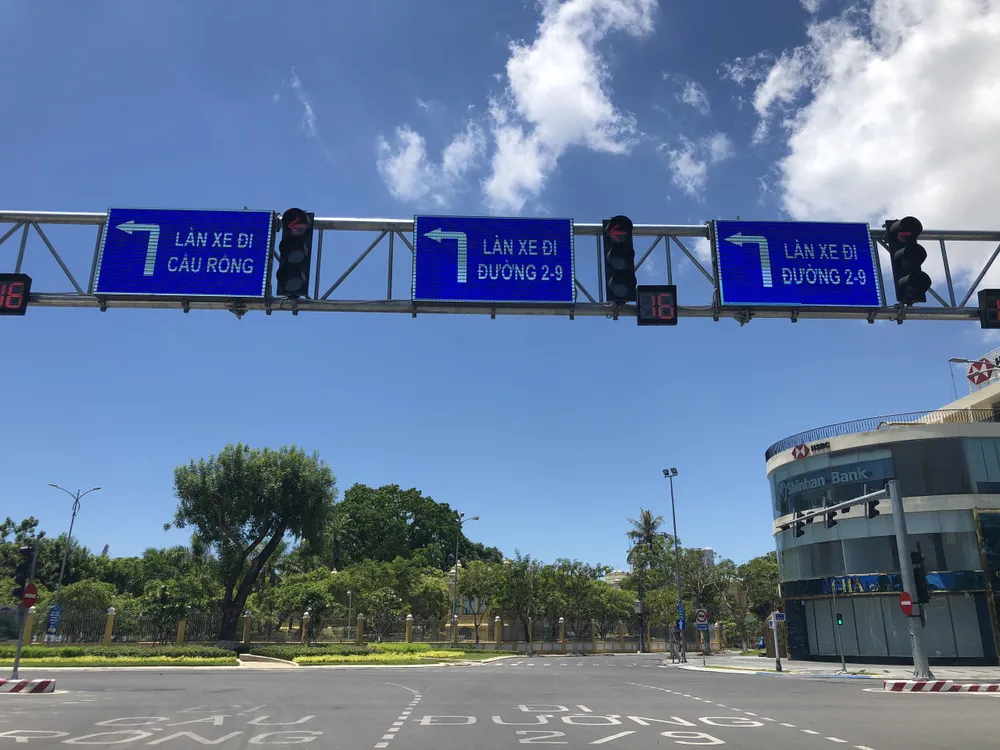 Đường phố Đà Nẵng trong ngày đầu thực hiện “ai ở đâu ở yên đó“ ảnh 6 Đường phố Đà Nẵng trong ngày đầu thực hiện “ai ở đâu ở yên đó“ ảnh 6