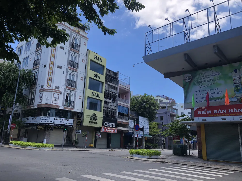 Đường phố Đà Nẵng trong ngày đầu thực hiện “ai ở đâu ở yên đó“ ảnh 8 Đường phố Đà Nẵng trong ngày đầu thực hiện “ai ở đâu ở yên đó“ ảnh 8