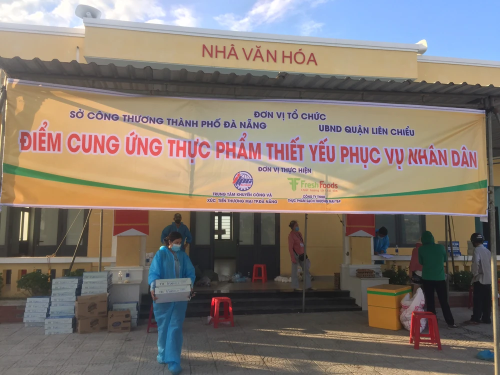 Điểm cung ứng nhu yếu phẩm phục vụ người dân tại quận Liên Chiểu (TP Đà Nẵng)