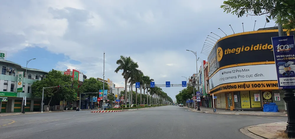 Thêm 10 ngày "ai ở đâu thì ở đó": Người Đà Nẵng tay xách nách mang đổi ca làm việc ảnh 9