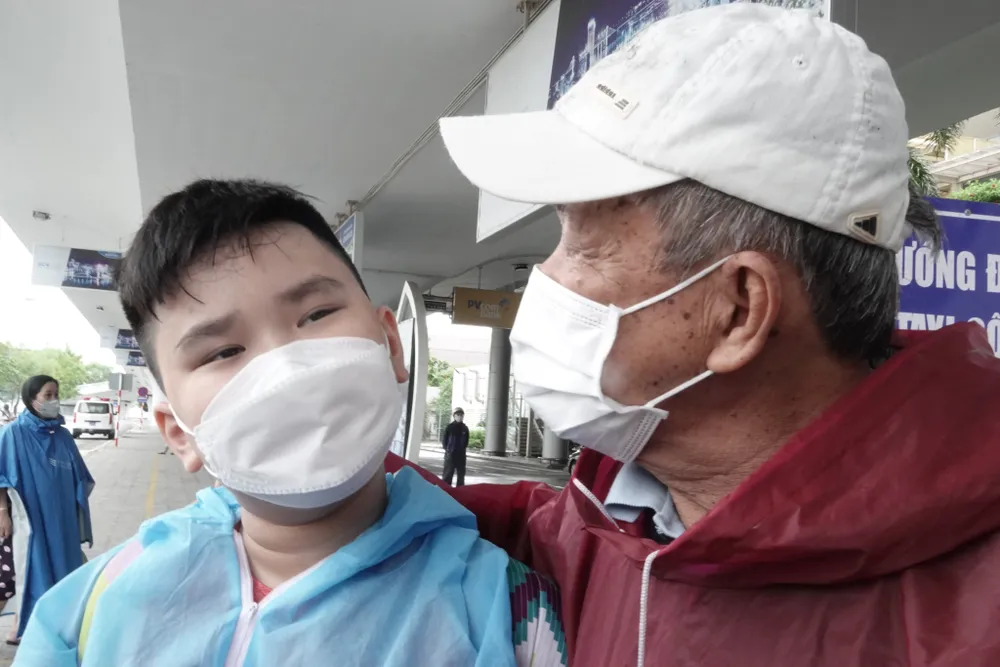 Đà Nẵng: "Chuyến bay 0 đồng" đưa bà bầu, trẻ em, người già yếu, người khó khăn về quê ảnh 4 Đà Nẵng: "Chuyến bay 0 đồng" đưa bà bầu, trẻ em, người già yếu, người khó khăn về quê ảnh 4