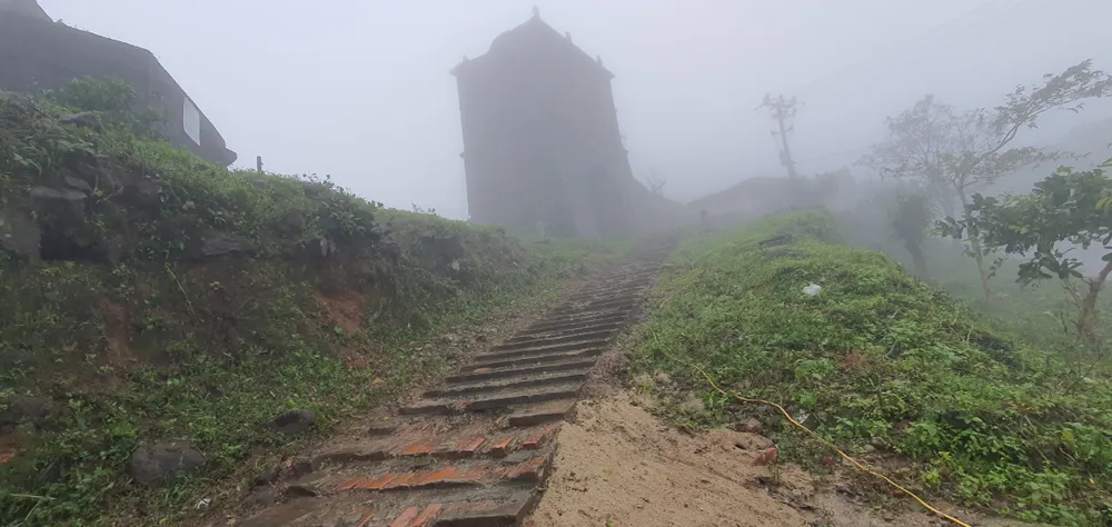 Hải Vân quan trong sương mù  ảnh 3