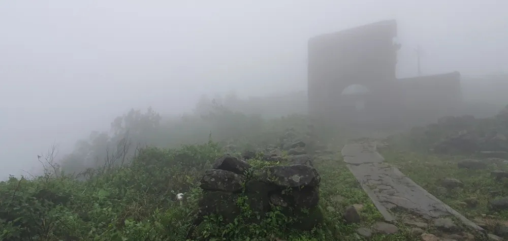 Hải Vân quan trong sương mù  ảnh 8