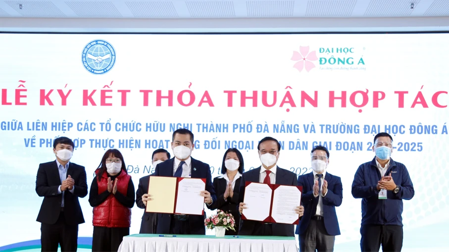 Ký kết thỏa thuận hợp tác triển khai các hoạt động đối ngoại nhân dân giữa Liên hiệp các tổ chức hữu nghị TP Đà Nẵng và Đại học Đông Á giai đoạn 2022 – 2025