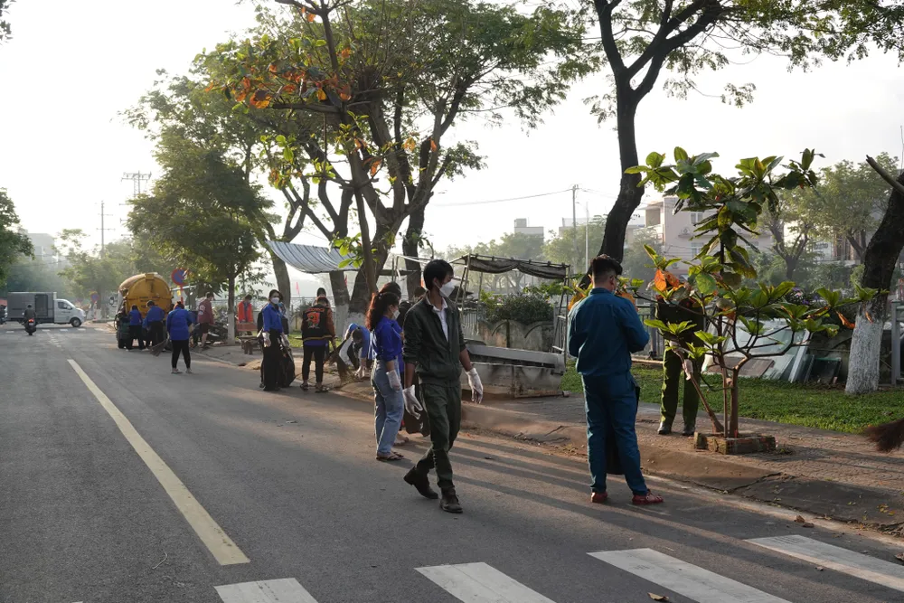 Thanh niên Đà Nẵng dọn vệ sinh, làm đẹp cảnh quan trước Tết Nguyên đán ảnh 7