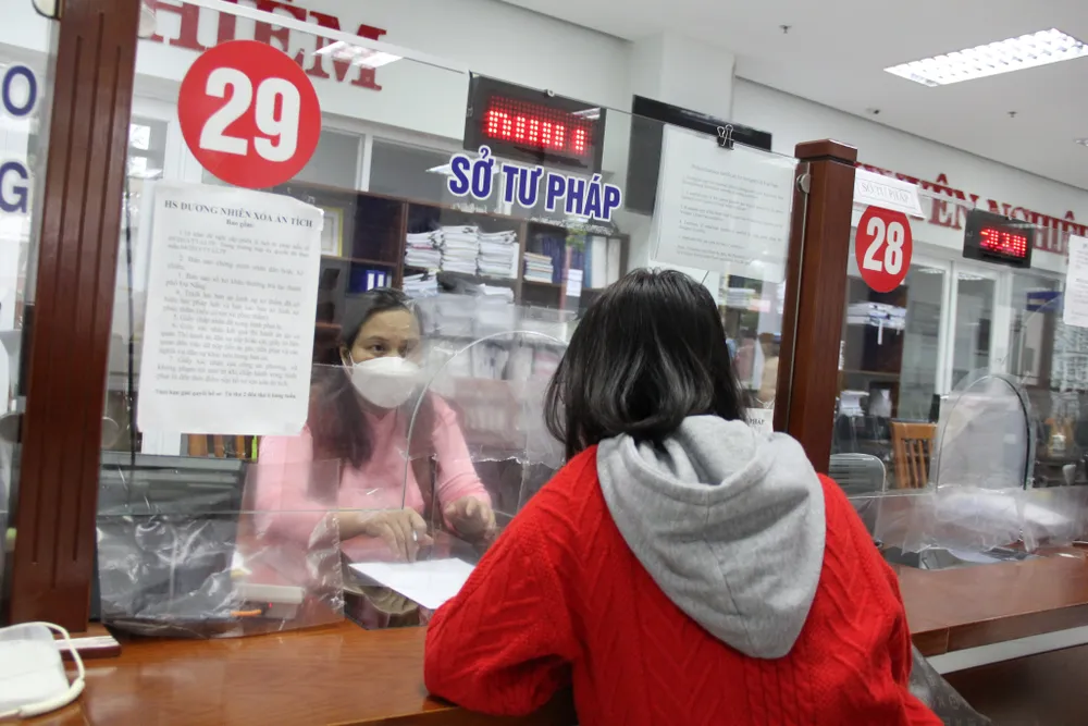 Đà Nẵng ngày đầu trở lại làm việc sau nghỉ tết ảnh 2