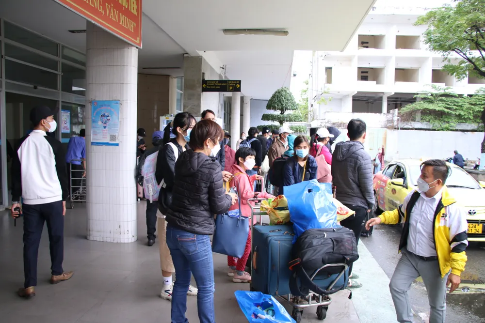 Đà Nẵng ngày đầu trở lại làm việc sau nghỉ tết ảnh 6