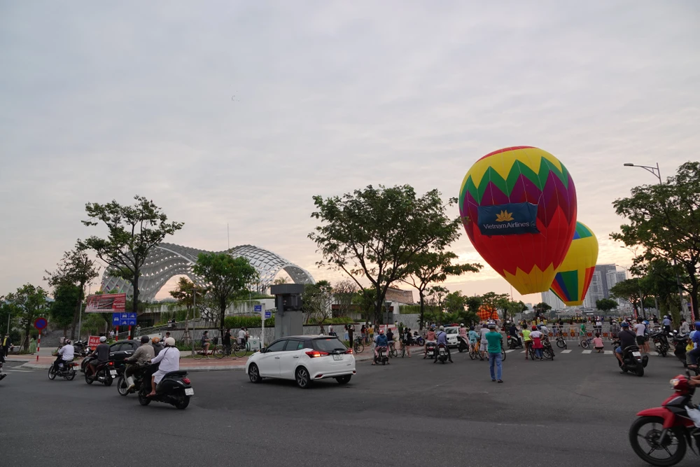 Nhộn nhịp lễ hội khinh khí cầu ở Đà Nẵng ảnh 3 Nhộn nhịp lễ hội khinh khí cầu ở Đà Nẵng ảnh 3