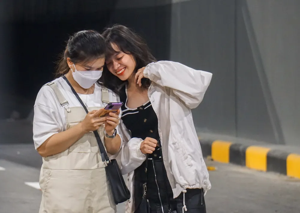 Giới trẻ thích thú check-in hầm chui cầu Trần Thị Lý trước ngày thông xe ảnh 7 Giới trẻ thích thú check-in hầm chui cầu Trần Thị Lý trước ngày thông xe ảnh 7