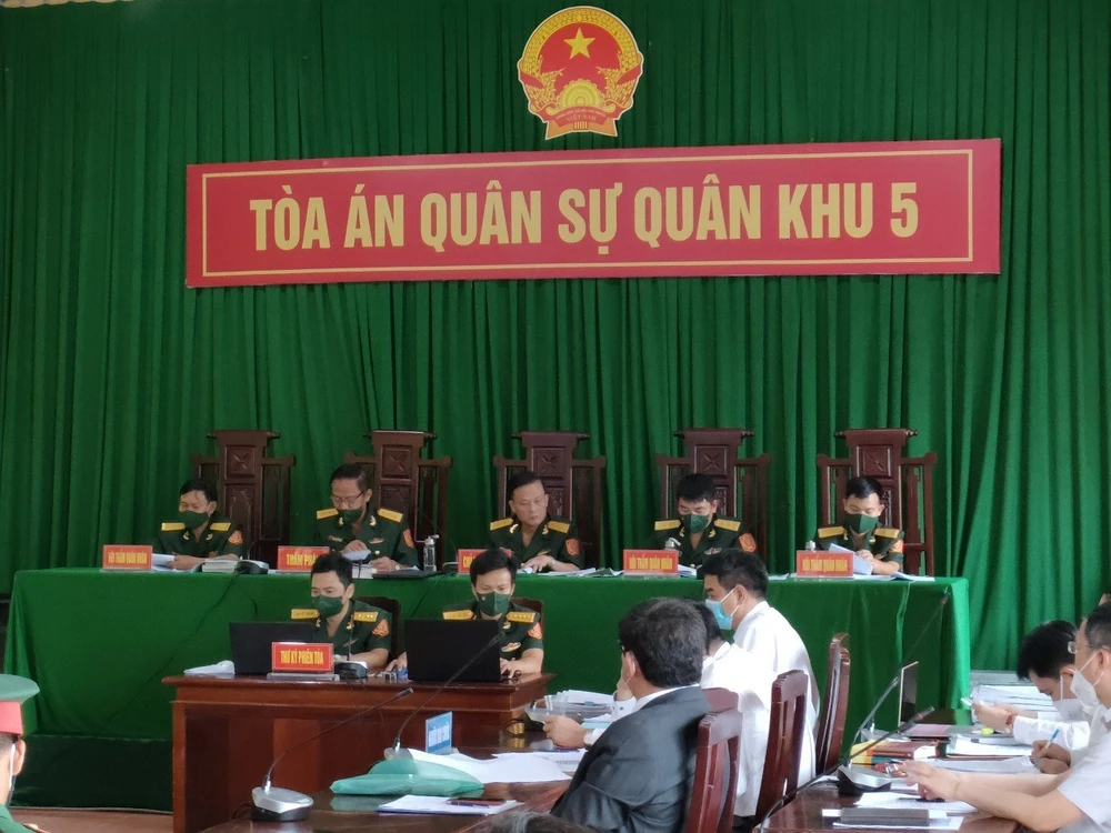 Quang cảnh phiên tòa