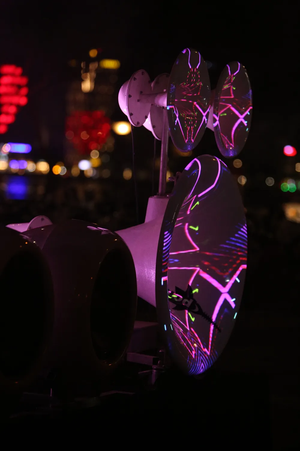 Hàng ngàn người dân, du khách hào hứng với “Danang - The City Of Future” ảnh 2 Hàng ngàn người dân, du khách hào hứng với “Danang - The City Of Future” ảnh 2