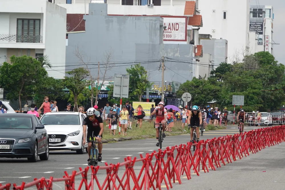Hơn 2.500 vận động viên chinh phục IRONMAN 70.3 Việt Nam 2022 ảnh 8