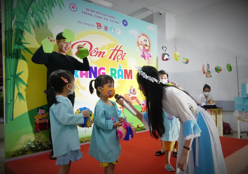 Rộn ràng tết Trung thu tại các bệnh viện ở Đà Nẵng ảnh 6