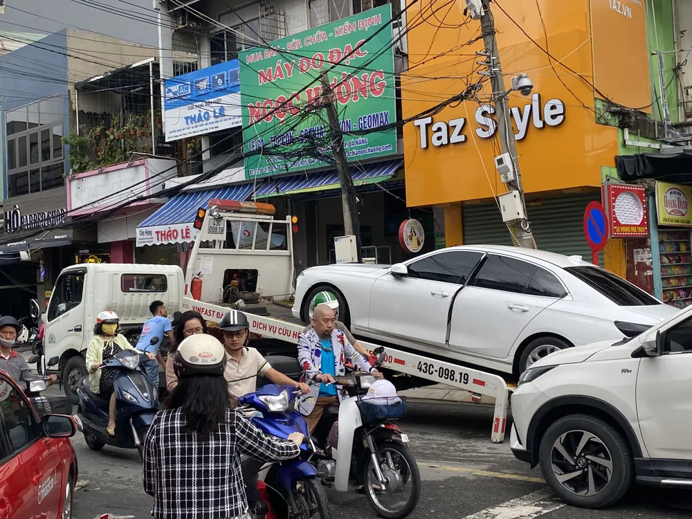 Một số khu vực ở Đà Nẵng vẫn còn ngập sâu, hàng ngàn ô tô, xe máy nằm khắp phố ảnh 13
