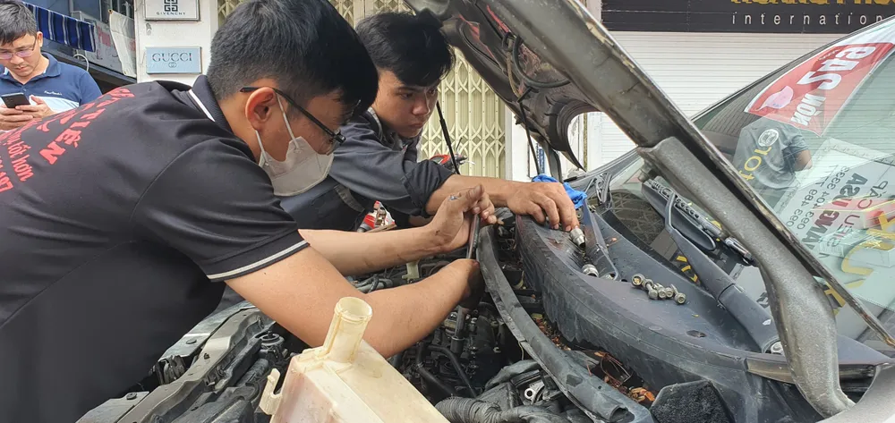 Một số khu vực ở Đà Nẵng vẫn còn ngập sâu, hàng ngàn ô tô, xe máy nằm khắp phố ảnh 12