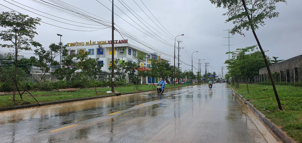 Đà Nẵng: Mưa lớn, một vài nơi ngập lụt cục bộ ảnh 7 Đà Nẵng: Mưa lớn, một vài nơi ngập lụt cục bộ ảnh 7