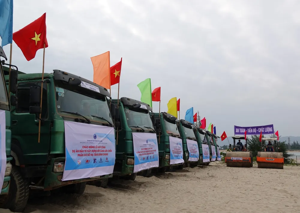 Chủ tịch nước Nguyễn Xuân Phúc: Cảng Liên Chiểu sẽ là điểm sáng tạo bứt phá ảnh 4 Chủ tịch nước Nguyễn Xuân Phúc: Cảng Liên Chiểu sẽ là điểm sáng tạo bứt phá ảnh 4