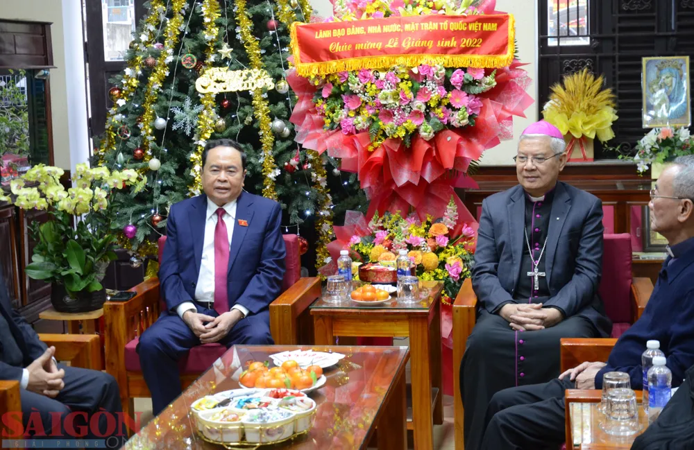 Đồng chí Trần Thanh Mẫn trao đổi với đại diện Tòa Giám mục Giáo phận Đà Nẵng. Ảnh: XUÂN QUỲNH Đồng chí Trần Thanh Mẫn trao đổi với đại diện Tòa Giám mục Giáo phận Đà Nẵng. Ảnh: XUÂN QUỲNH