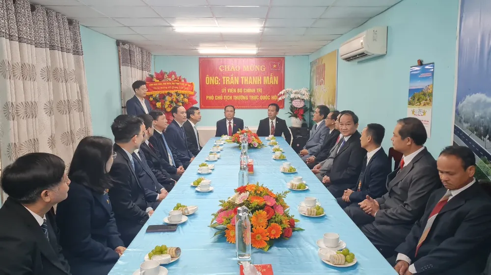 Đồng chí Trần Thanh Mẫn trao đổi tại trụ sở Trung ương Hội truyền giáo Cơ đốc Việt Nam. Ảnh: XUÂN QUỲNH Đồng chí Trần Thanh Mẫn trao đổi tại trụ sở Trung ương Hội truyền giáo Cơ đốc Việt Nam. Ảnh: XUÂN QUỲNH