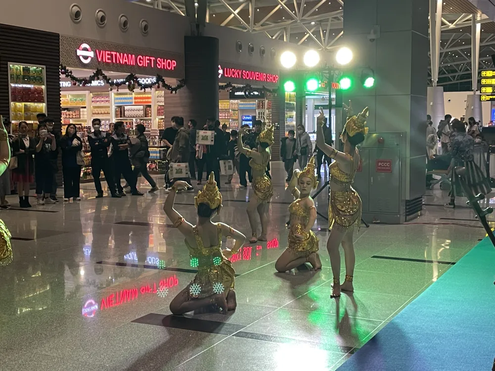 Chương trình nghệ thuật sẽ diễn ra định kỳ vào thứ 5, thứ 7 hàng tuần Chương trình nghệ thuật sẽ diễn ra định kỳ vào thứ 5, thứ 7 hàng tuần