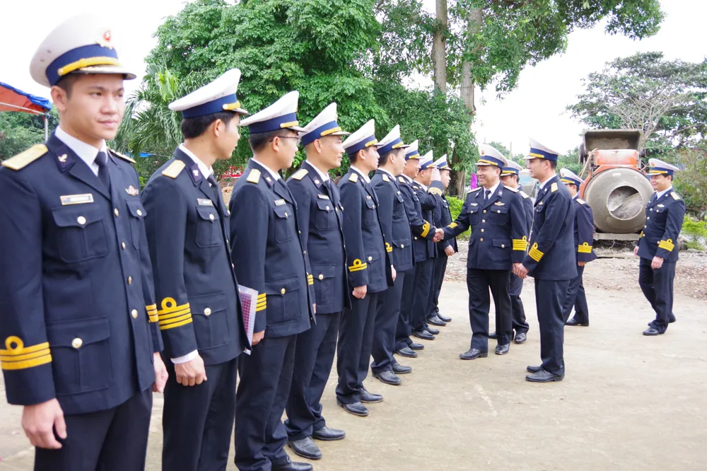 Đoàn công tác thăm các chiến sĩ Trạm rada 540 Đoàn công tác thăm các chiến sĩ Trạm rada 540