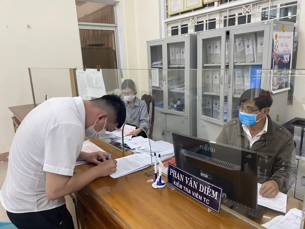 Hoạt động tại bộ phận một cửa, Chi cục thuế khu vực Cẩm Lệ - Hòa Vang