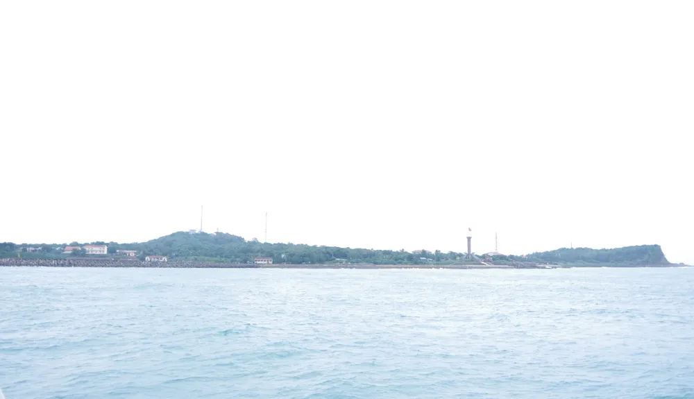 Đảo Cồn Cỏ (tỉnh Quảng Trị) lúc sáng sớm. Ảnh: ĐÌNH HƯỚNG Đảo Cồn Cỏ (tỉnh Quảng Trị) lúc sáng sớm. Ảnh: ĐÌNH HƯỚNG