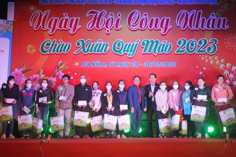 Sau một năm khó khăn, các giỏ quà an sinh được rất nhiều đơn vị, doanh nghiệp chọn đặt để tri ân, tặng cho người lao động