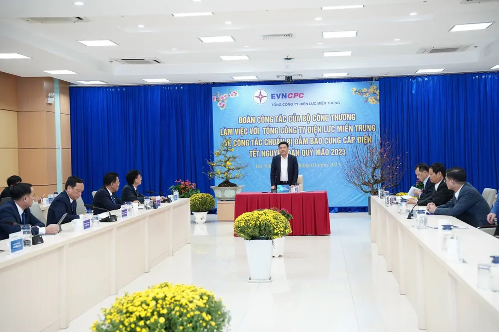 Toàn cảnh buổi làm việc tại EVNCPC