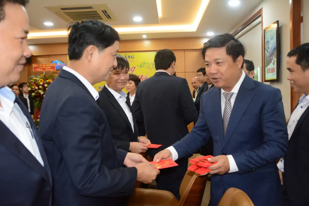 Chủ tịch HĐND TP Đà Nẵng Lương Nguyễn Minh Triết động viên đầu năm đối với cán bộ, người lao động Cảng Đà Nẵng. Ảnh: XUÂN QUỲNH Chủ tịch HĐND TP Đà Nẵng Lương Nguyễn Minh Triết động viên đầu năm đối với cán bộ, người lao động Cảng Đà Nẵng. Ảnh: XUÂN QUỲNH