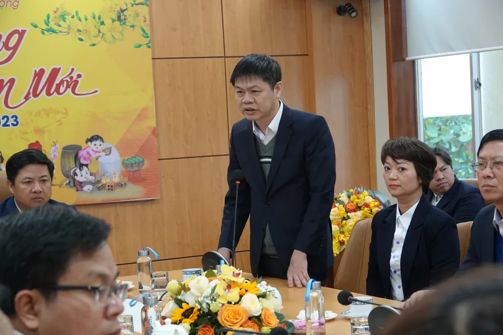 Ông Trần Lê Tuấn, Tổng Giám Đốc Công ty Cảng Đà Nẵng báo cáo tình hình hoạt động của đơn vị. Ảnh: XUÂN QUỲNH Ông Trần Lê Tuấn, Tổng Giám Đốc Công ty Cảng Đà Nẵng báo cáo tình hình hoạt động của đơn vị. Ảnh: XUÂN QUỲNH