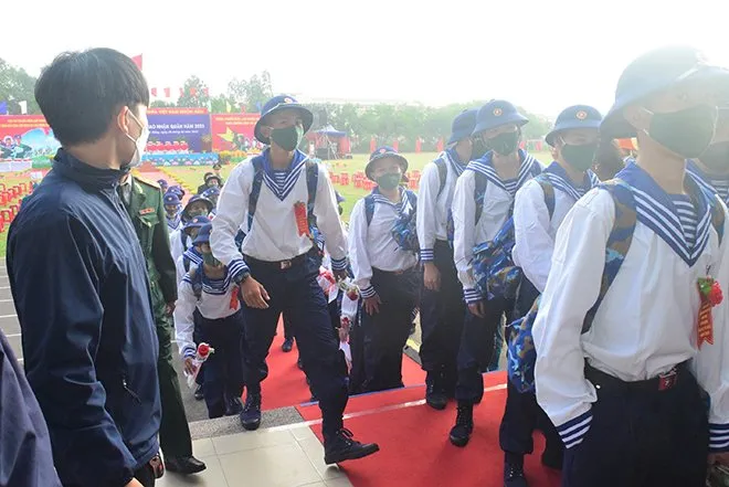 Các tân binh tại lễ giao quân thuộc quận Ngũ Hành Sơn (TP Đà Nẵng) lên đường. Ảnh: XUÂN QUỲNH Các tân binh tại lễ giao quân thuộc quận Ngũ Hành Sơn (TP Đà Nẵng) lên đường. Ảnh: XUÂN QUỲNH