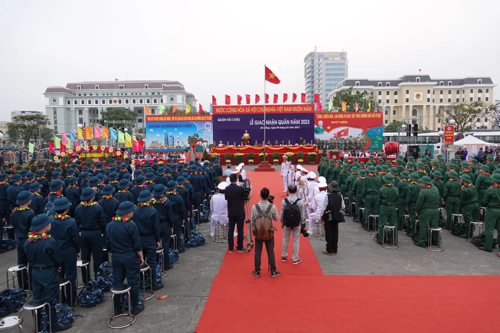 Các tân binh tại lễ giao, nhận quân ở quận Hải Châu (TP Đà Nẵng). Ảnh: XUÂN QUỲNH Các tân binh tại lễ giao, nhận quân ở quận Hải Châu (TP Đà Nẵng). Ảnh: XUÂN QUỲNH