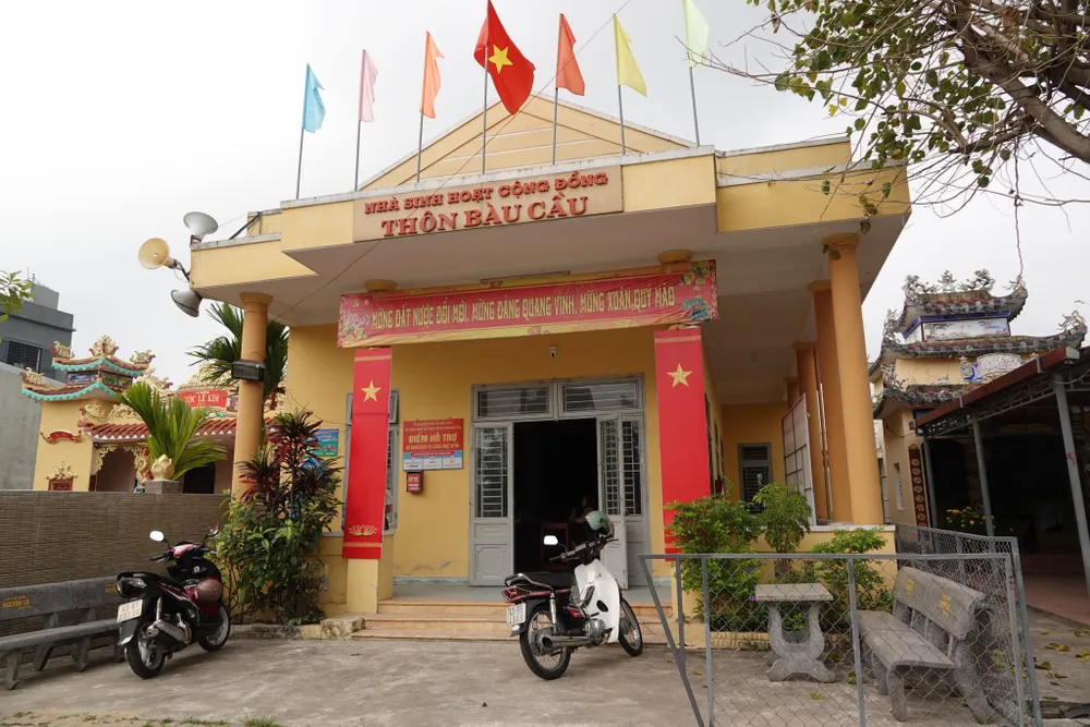 Nhà sinh hoạt cộng đồng thôn Bàu Cầu. Ảnh: XUÂN QUỲNH Nhà sinh hoạt cộng đồng thôn Bàu Cầu. Ảnh: XUÂN QUỲNH