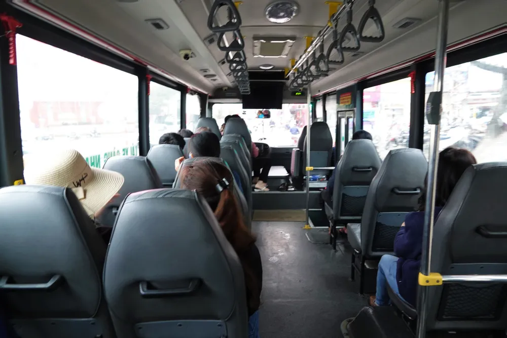 Số lượng hành khách đi xe buýt thưa thớt sau dịch Covid-19 Số lượng hành khách đi xe buýt thưa thớt sau dịch Covid-19