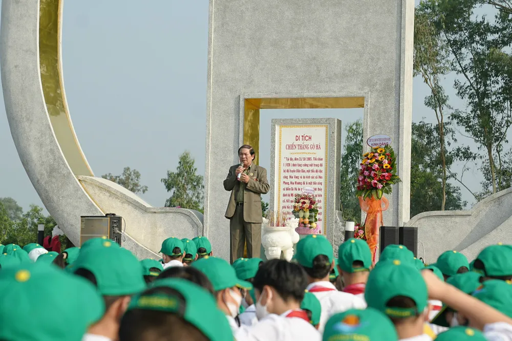 Ông Nguyễn Thanh Tùng, người tham gia trận đánh Gò Hà cách đây gần 58 năm về trước và là người trực tiếp giới thiệu về di tích Gò Hà Ông Nguyễn Thanh Tùng, người tham gia trận đánh Gò Hà cách đây gần 58 năm về trước và là người trực tiếp giới thiệu về di tích Gò Hà