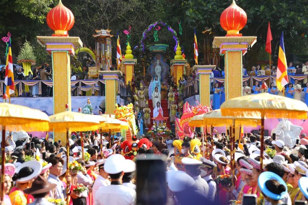 Tái hiện Phật bà Quán Thế Âm. Ảnh: XUÂN QUỲNH Tái hiện Phật bà Quán Thế Âm. Ảnh: XUÂN QUỲNH