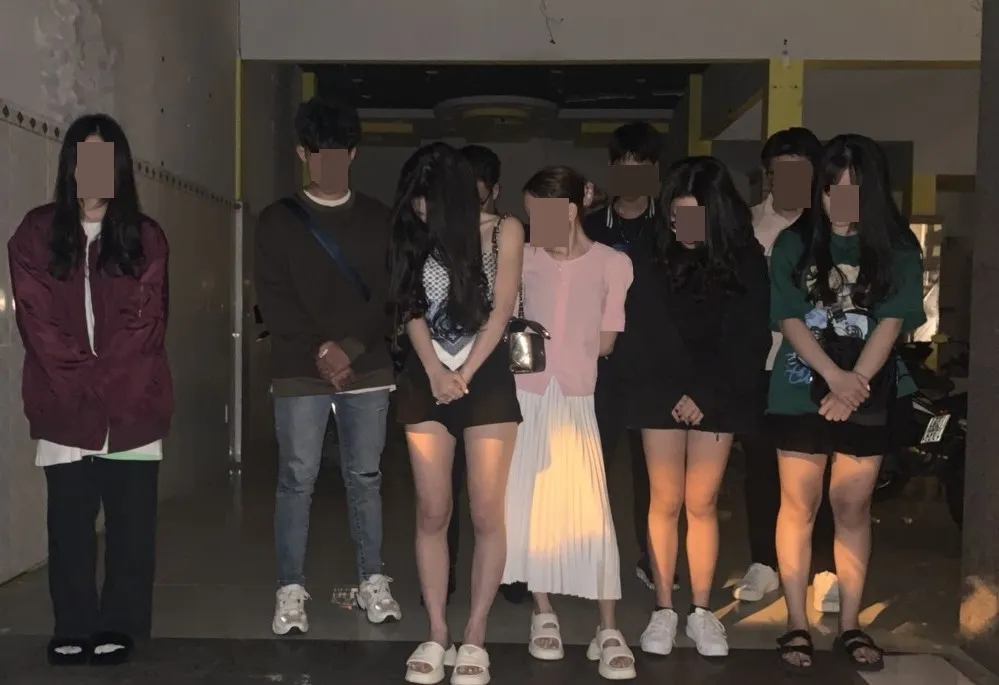 Phát hiện 5 khách và 2 nhân viên dương tính với ma túy Phát hiện 5 khách và 2 nhân viên dương tính với ma túy