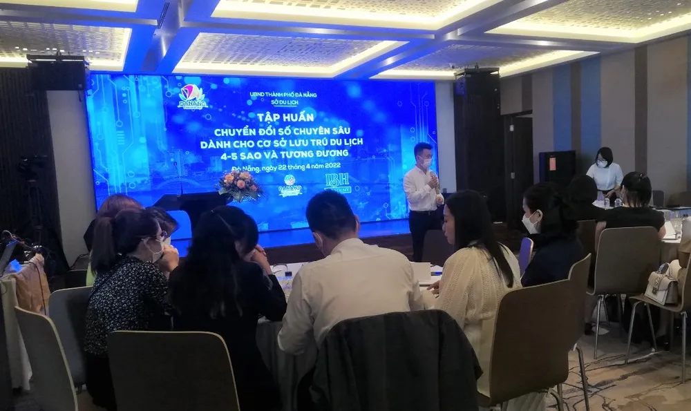 Xây dựng lộ trình thu hút, giữ chân nhân tài bền vững